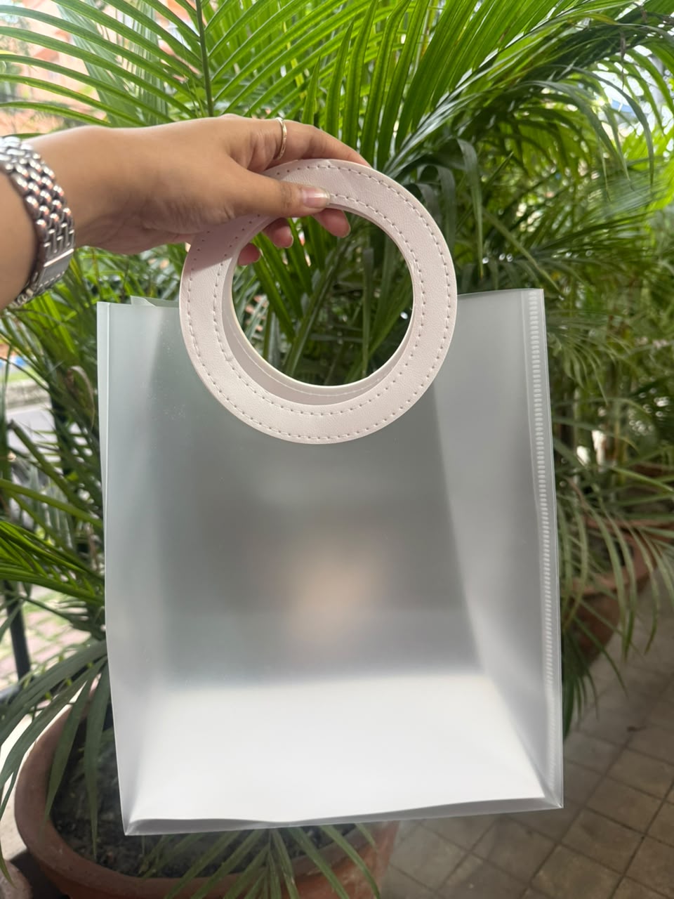 MATTE PVC BAGS (LARGE) – WHITE (10.5/9/4.5″) – PACK OF 10 PCS